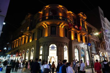 İSTANBUL, TURKIYE - 01 Ekim 2024: Cite de Pera, Cicek Pasaji Istiklal Bulvarı