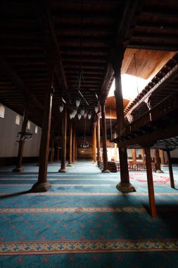 KONYA, TURKIYE - 15 Aralık 2024: Konya 'nın Beysehir ilçesindeki Esrefoğlu Camii. Cami 13. yüzyılda inşa edildi..