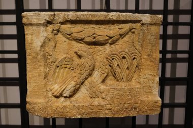 SANLIURFA, TÜRKİYE - Şubat 02, 2025: Şanlıurfa Arkeoloji ve Mozaik Müzesinde Stele