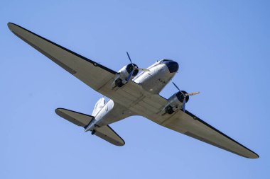 ESKISEHIR, TURKIYE - 22 Eylül 2024: Sivrihisar SHG Hava Gösterisinde Er Douglas DC-3A (2204)