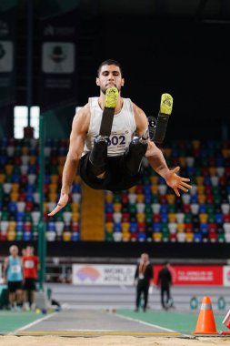 ISTANBUL, TURKIYE - 18 Ocak 2025: Atakoy Atletizm Arenasında Atletizm Rekor Yarışları sırasında tanımlanamayan atlet