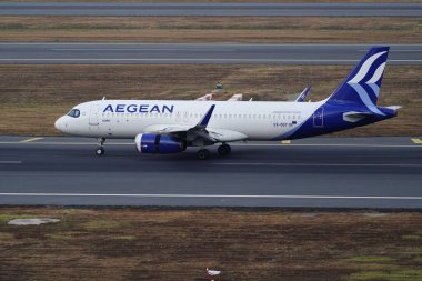 ISTANBUL, TURKIYE - 11 Temmuz 2024: Ege Havayolları Airbus A320-232 (6611) İstanbul Uluslararası Havaalanına indi