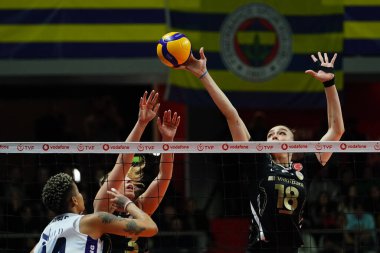 ISTANBUL, TURKIYE - FEBRUARY 09, 2025: Burhan Felek Spor Salonu 'nda Fenerbahçe Medicana Vakfı Vakfbank Türkiye Sultanlar Ligi maçında Zehra Gunes eylemde