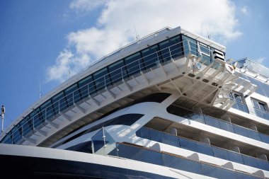 Liman 'daki bir yolcu gemisinin detayları