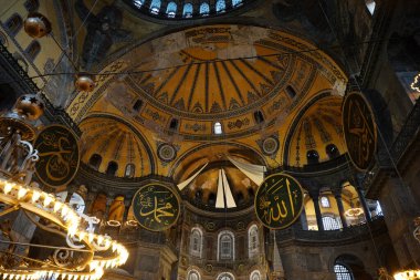 İSTANBUL, TÜRKİYE - 14 Eylül 2024: Sultanahmet 'teki Ayasofya Camii