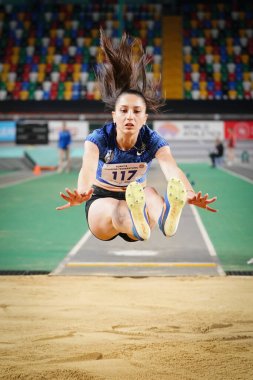 ISTANBUL, TURKIYE - 19 Ocak 2025: Atakoy Atletizm Arenasında Atletizm Rekor Yarışları sırasında tanımlanamayan atletler