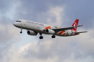 ISTANBUL, TURKIYE - JULY 11, 2024: Turkish Airlines Airbus A321-231 (4682) landing to Istanbul International Airport clipart