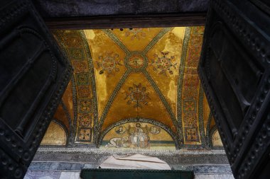 İSTANBUL, TÜRKİYE - 14 Eylül 2024: Sultanahmet 'teki Ayasofya Camii