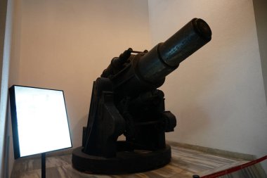 İSTANBUL, TÜRKİYE - Ağustos 04, 2024: İstanbul Askeri Müzesinde Bombardıman