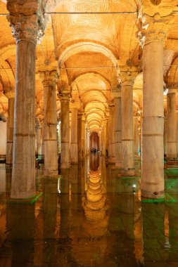 İSTANBUL, TÜRKİYE - Mart 01, 2025: Sultanahmet ilçesindeki Bazilika Sarnıç. İstanbul 'un altındaki en büyük sarnıç Bazilika Sarnıcıdır.