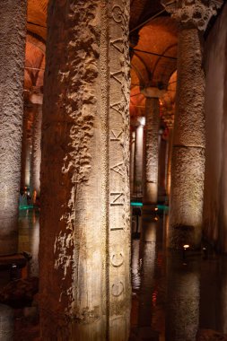 İSTANBUL, TÜRKİYE - Mart 01, 2025: Sultanahmet ilçesindeki Bazilika Sarnıç. İstanbul 'un altındaki en büyük sarnıç Bazilika Sarnıcıdır.