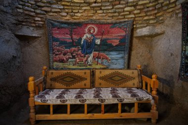 SANLIURFA, TÜRKİYE - Şubat 02, 2025: Harran, Şanlıurfa 'da bir arı kovanının içinde