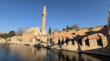 SANLIURFA, TÜRKİYE - Şubat 02, 2025: Balikligol, İbrahim Havuzu Şanlıurfa, Türkiye