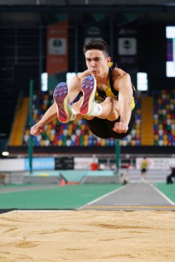 ISTANBUL, TURKIYE - 27 Ocak 2025: Atakoy Atletizm Arenasında düzenlenen Balkan Salon Ulusal Takım Seçmeleri sırasında tanımlanamayan atletler