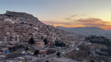 Türkiye 'de Mardin' in Gündoğumu Manzarası
