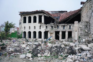 6 Şubat 2023 Depremlerinden sonra Hatay, Antakya 'da hasar gören bina