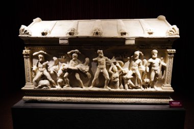 ANTALYA, TURKIYE - 23 Mart 2025: Antalya Arkeoloji Müzesinde Herakles Sarcophagus