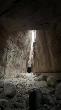 Samandağ 'daki Vespasianus Titus Tüneli, Hatay, Türkiye