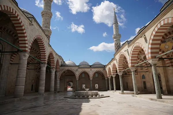Edirne 'deki Uc Serefeli Camii, Türkiye