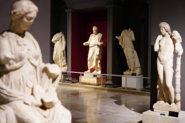 ANTALYA, TURKIYE - 23 Mart 2025: Antalya Arkeoloji Müzesinde Heykeller