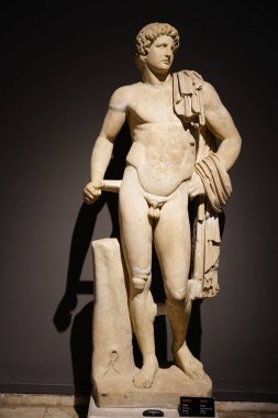 ANTALYA, TURKIYE - 23 Mart 2025 Antalya Arkeoloji Müzesinde Apollo Heykeli