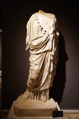 ANTALYA, TURKIYE - 23 Mart 2025: Antalya Arkeoloji Müzesinde Athena Heykeli