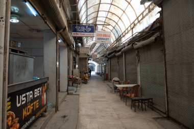 HATAY, TURKIYE - ŞUBAT 04, 2025: Antakya, Hatay 'daki Uzun Carsi Çarşısının Genel Görünümü