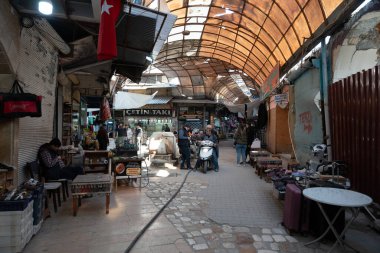 HATAY, TURKIYE - ŞUBAT 04, 2025: Antakya, Hatay 'daki Uzun Carsi Çarşısının Genel Görünümü
