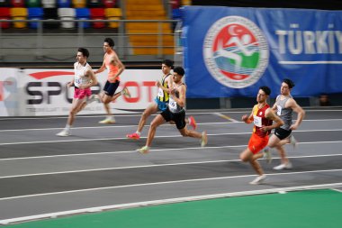 İSTANBUL, TÜRKİYE - 22 Şubat 2025: Atakoy Atletizm Şampiyonası 'nda koşan sporcular