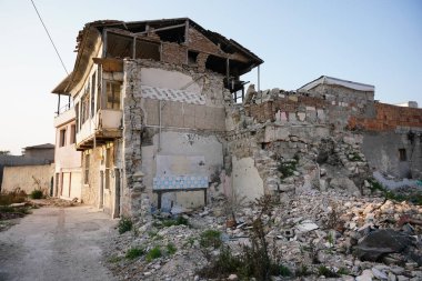 6 Şubat 2023 Depremlerinden sonra Hatay, Antakya 'da hasar gören bina