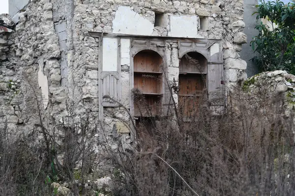 6 Şubat 2023 Depremlerinden sonra Hatay, Antakya 'da hasar gören bina