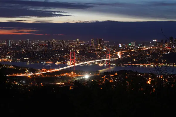 İstanbul 'da Boğaziçi Köprüsü, Türkiye