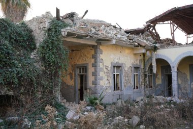 6 Şubat 2023 Depremlerinden sonra Hatay, Antakya 'da hasar gören bina