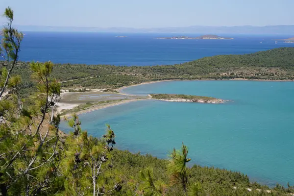 Ayvalik, Balikesir Şehri, Türkiye 'deki Seytan Sofrasi Tepesinden görüntü