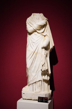 ANTALYA, TURKIYE - 23 Mart 2025 Antalya Arkeoloji Müzesinde Heykel