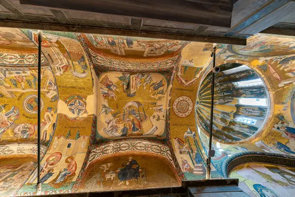 İSTANBUL, TURKIYE - Mart 01, 2025: Chora Kilisesi 'nde Mozaik, Fstih Bölgesi' nde Kariye Camii