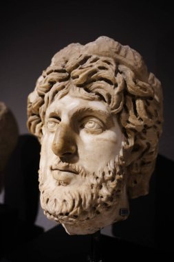 ANTALYA, TURKIYE - 23 Mart 2025 Antalya Arkeoloji Müzesi 'nde Baskın