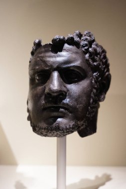 ANTALYA, TURKIYE - 23 Mart 2025 Antalya Arkeoloji Müzesi 'nde Baskın