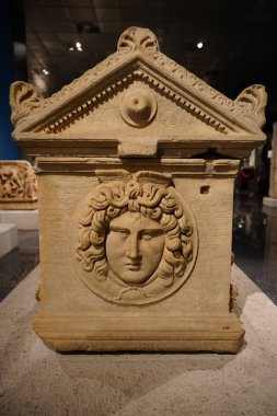 ANTALYA, TURKIYE - 23 Mart 2025: Antalya Arkeoloji Müzesinde lahit