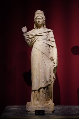 ANTALYA, TURKIYE - 23 Mart 2025: Antalya Arkeoloji Müzesinde Julia Domna Heykeli