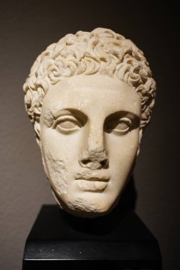 ANTALYA, TURKIYE - 23 Mart 2025 Antalya Arkeoloji Müzesi 'nde Baskın