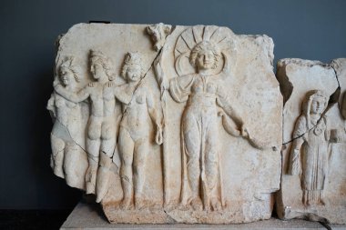 ANTALYA, TURKIYE - 23 Mart 2025: Antalya Arkeoloji Müzesinde Pediment