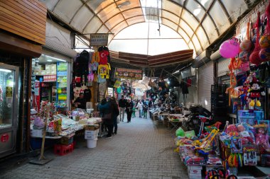HATAY, TURKIYE - ŞUBAT 04, 2025: Antakya, Hatay 'daki Uzun Carsi Çarşısının Genel Görünümü