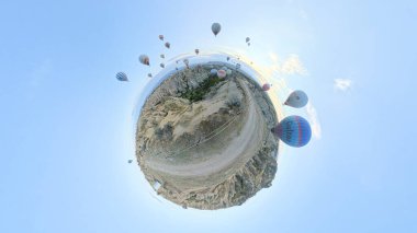 NEVSEHIR, TURKIYE - 23 Eylül 2024: Kapadokya 'da Sıcak Hava Balonları