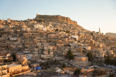 Türkiye 'de Mardin' in Gündoğumu Manzarası