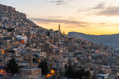 Türkiye 'de Mardin' in Gündoğumu Manzarası