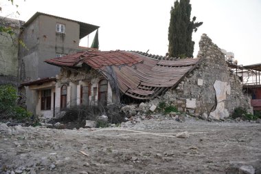 6 Şubat 2023 Depremlerinden sonra Hatay, Antakya 'da hasar gören bina