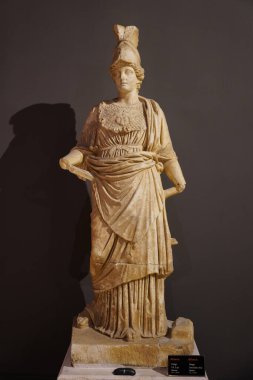 ANTALYA, TURKIYE - 23 Mart 2025: Antalya Arkeoloji Müzesinde Athena Heykeli