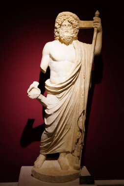 ANTALYA, TURKIYE - 23 Mart 2025: Antalya Arkeoloji Müzesinde Asclepius Heykeli