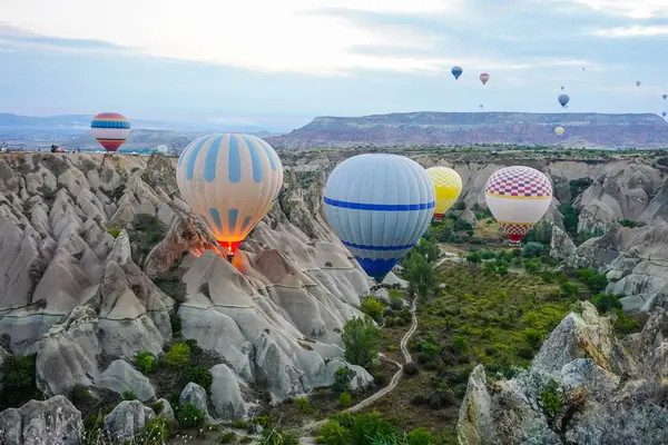 Kapadokya 'da Sıcak Hava Balonu, Nevsehir Şehri, Türkiye